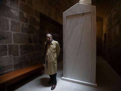 Álvaro Siza, en el nuevo espacio funerario de la catedral de Santiago.