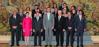 El Príncipe de Asturias con la delegación de Bacardi Limited, durante la recepción con motivo de su 150 aniversario