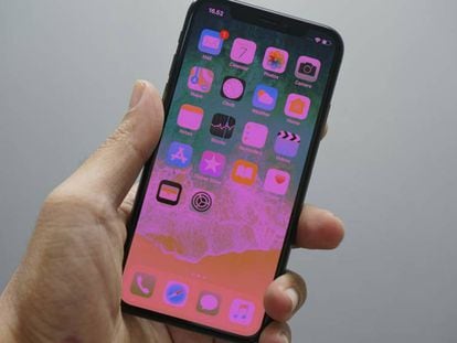 ¿Se tiñe de rosa la pantalla de tu iPhone?