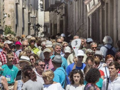 Aglomeraci&oacute; de turistes a Barcelona.