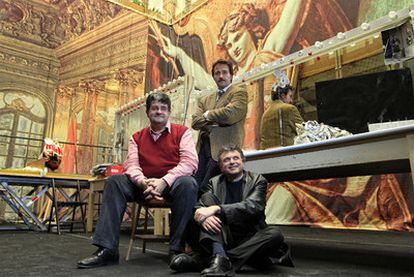 De izquierda a derecha, los dramaturgos Ignacio del Moral, Ignacio García May y Ernesto Caballero, en el Teatro Español de Madrid.