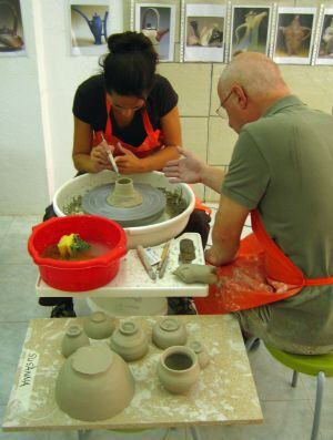 Susanna Girolamo durante su curso de cerámica en Barcelona.