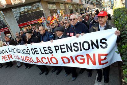 Imagen de enero de 2012 de una protesta de jubilados en Barcelona por la p&eacute;rdida de poder adquisitivo.