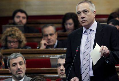 El primer secretario del PSC, Pere Navarro, durante su intervención en el Parlament, donde ha anunciado que su grupo quiere que el presidente de la General.