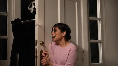 Un fotograma de la quinta entrega de 'Scream', con Jenna Ortega.