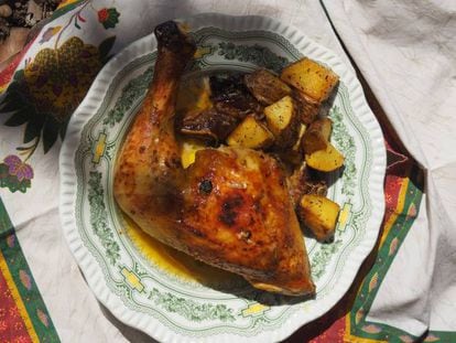 Pollo asado con pomelo y dátiles