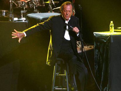 Julio Iglesias en un concierto en Puerto Rico en septiembre de 2016.