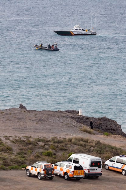 Tareas de búsqueda de los inmigrantes desparecidos en Mazarrón.