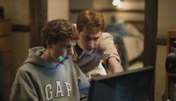 'La red social'.  Sorkin adaptó el guion en este filme de David Fincher en 2009 sobre Mark Zuckerberg (Jesse Eisenberg) y la creación de Facebook.