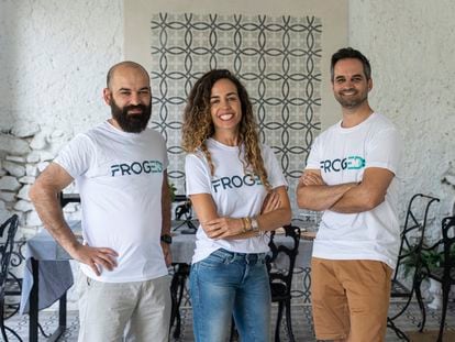 Desde la izquierda, Ángel Romero, Emily González-Cebrián y Juan José Rojano, fundadores de Froged.