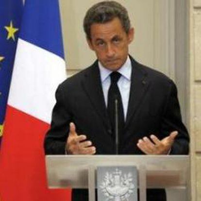 Nicolas Sarkozy y Angela Merkel ofrecen una rueda de prensa en el palacio del Elíseo de París