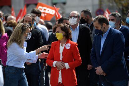 Díaz, Calvo y Ábalos, en la manifestación.