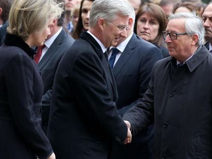 Jean-Claude Juncker saluda a los reyes de B&eacute;lgica. 