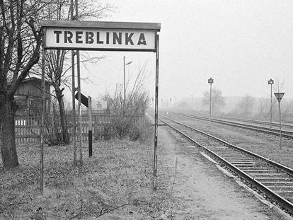 Las vías de tren por las que llegaban los prisioneros judíos al campo de exterminio de Treblinka. En vídeo, declaraciones de Andrej Duda, presidente de Polonia.