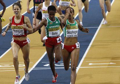 Natalia Rodríguez entra por detrás de Kalkidamn Gezahegne y consigue la medalla de plata