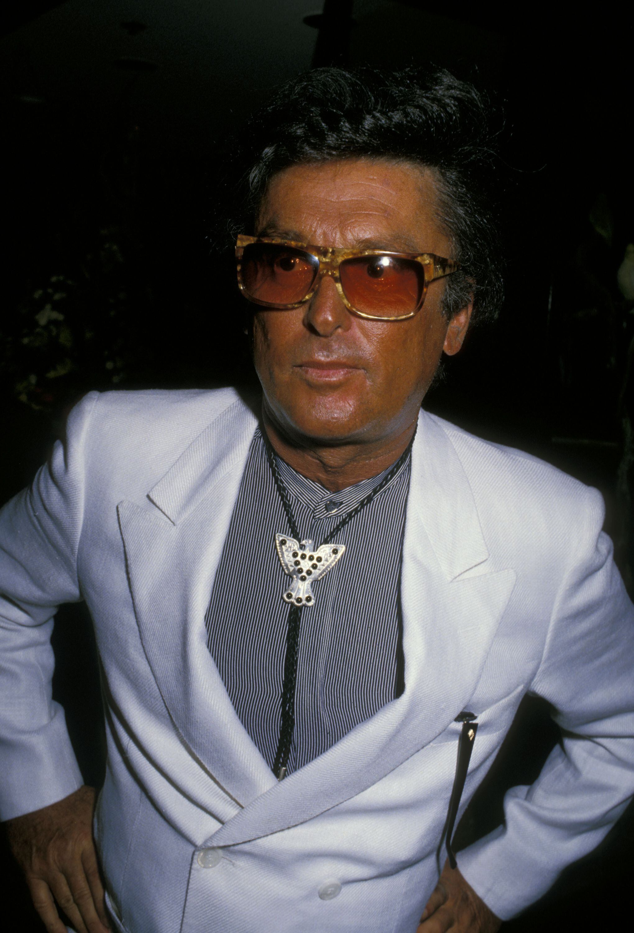 Robert Evans en 1988. Se dice de él que tenía una de las mayores colecciones de gafas de sol de Hollywood.