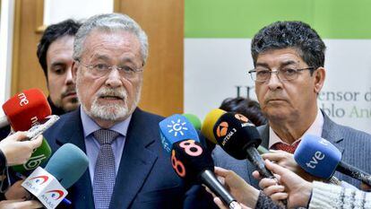 Jesús Maetzu, en un acto reciente con el exconsejero responsable de Consumo Diego Valderas.
