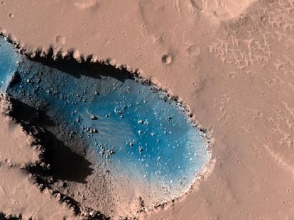 Imagen de la Fosa de Cerbero tomada por la sonda de la NASA 'HiRise'.