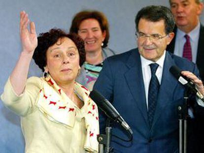 La ministra de Asuntos Exteriores, Ana Palacio, junto al presidente de la Comisión Europea, Romano Prodi, hoy en Bruselas.