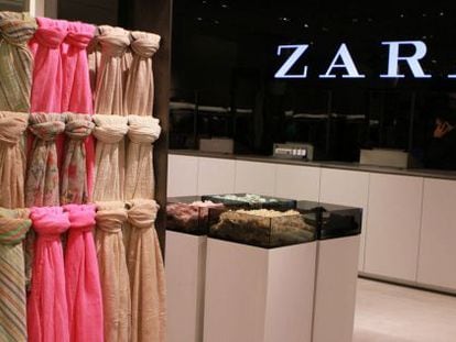 Interior de una tienda de Zara.