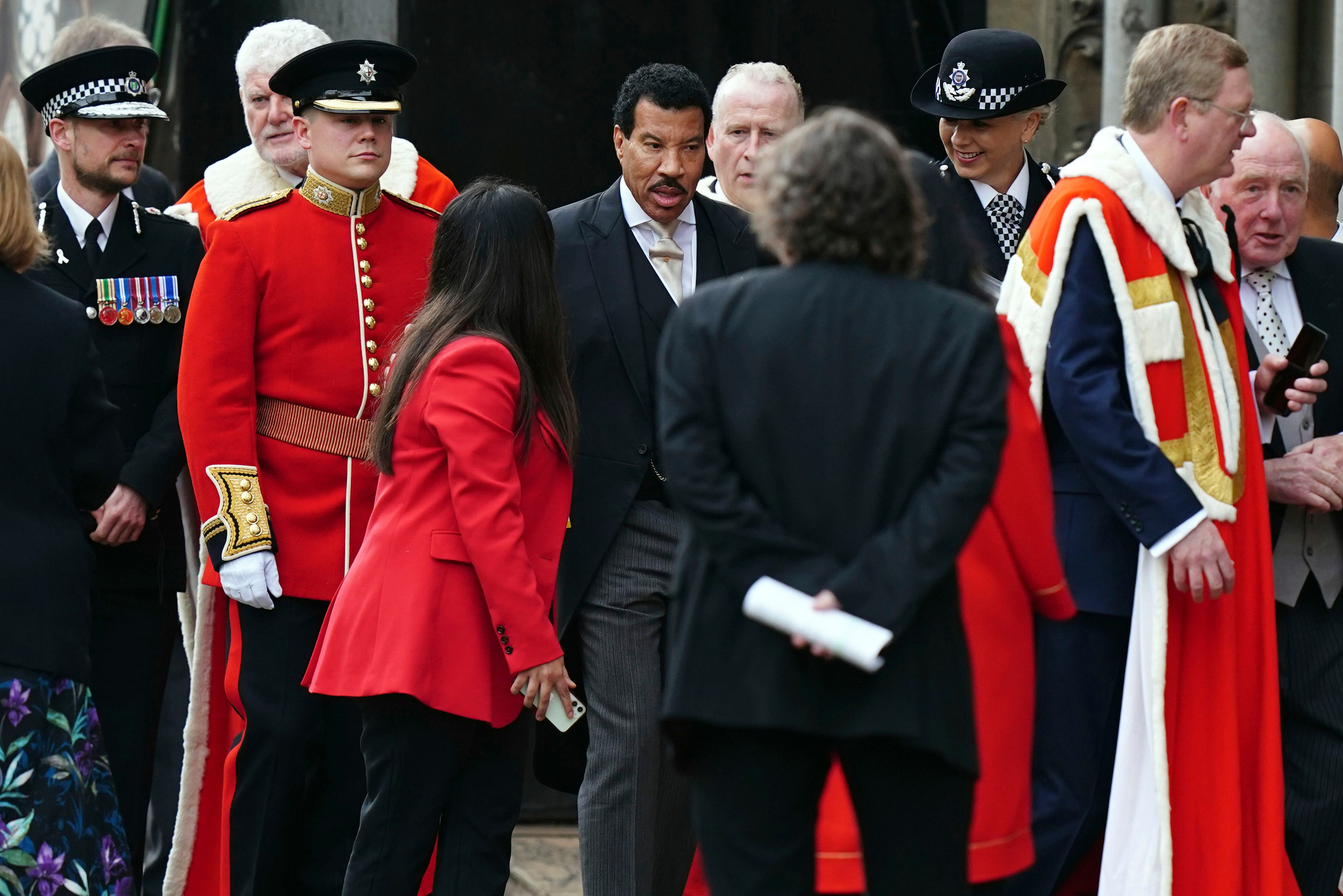 El cantante Lionel Richie, a su llegada a la abadía de Westminster. Él será uno de los artistas que actuará el domingo en el concierto en Windsor, uno de los eventos organizados para celebrar la coronación.