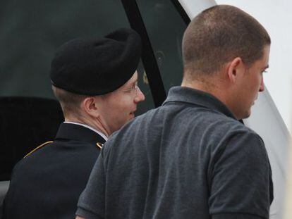 El soldado Bradley Manning es escoltado hasta los juzgados de Fort Meade. 