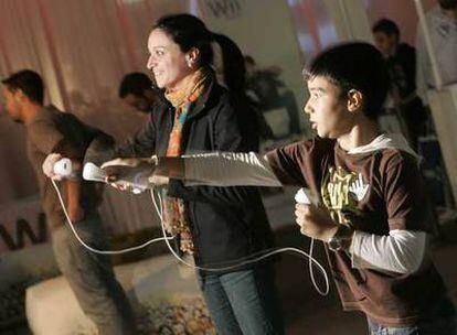 Jugadores de Wii, la consola de Nintendo, el mes pasado en la feria Simo.