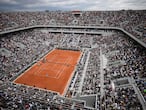 (FILES) In this file photo taken on May 26, 2019 shows a general view of the Philippe Chatrier court, on day 1 of The Roland Garros 2019 French Open tennis tournament in Paris. - The French government has discussed a possible "delay of a few days" of this year's French Open with the event organisers, the sports ministry told on April 6, 2021. (Photo by Anne-Christine POUJOULAT / AFP)