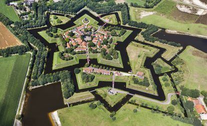 Vista aerea de la villa fortificada de Bourtange, al este de Países Bajos.