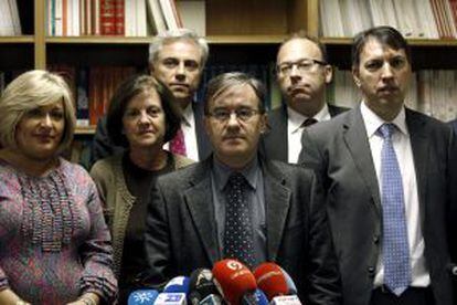 &Aacute;ngel Dolado (en el centro), rodeado de otros representantes de la judicatura, el 30 de octubre.