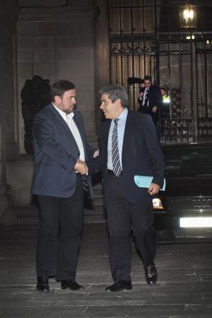 Oriol Junqueras y Francesc Homs. Al fondo Artur Mas, esta noche.