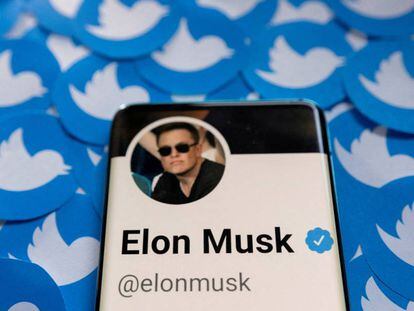 Elon Musk suspende la compra de Twitter hasta conocer más datos sobre las cuentas falsas