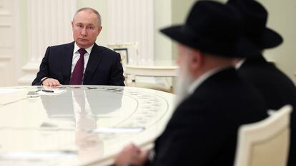 El presidente Vladímir Putin, con el gran rabino de Rusia, Berl Lazar.