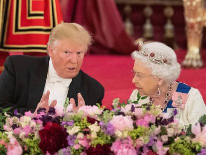 El presidente estadounidense Donald Trump y la reinta de Inglaterra, Isabel II, en el banquete de Estado celebrado en el Palacio de Buckingham el pasado 3 de junio. La reina lleva puesta la famosa tiara.