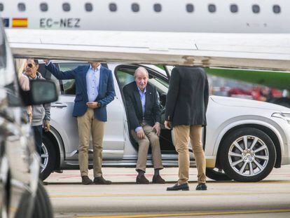 19-05-22. Llegada del rey emérito Juan Carlos al aeropuerto de Vigo. Samuel Sánchez