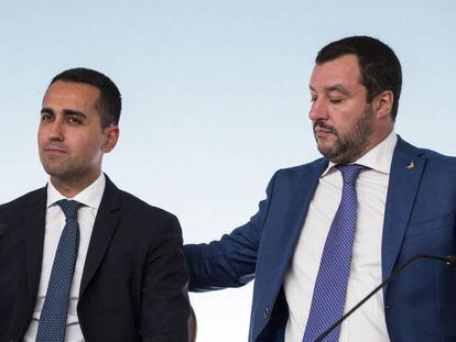 El ministro de Desarrollo Económico italiano,Luigi Di Maio (i), y el ministro del Interior italiano, Matteo Salvini (d).
