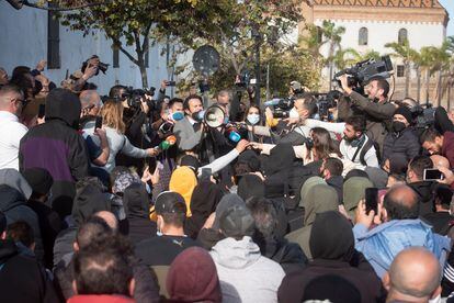 El alcalde de Cádiz, José María González 'Kichi', muestra su apoyo a los manifestantes del sector del metal este jueves en Cádiz