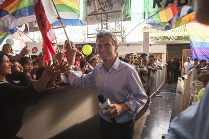 Mauricio Macri, candidato presidencial opositor, entra a un acto en un club de San Salvador de Jujuy el pasado septiembre.
