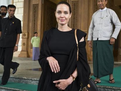 Angelina Jolie en el parlamento de Birmania en el primer d&iacute;a de visita. 