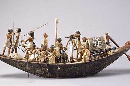 Barco egipcio de caza hallado en la tumba de Meketre, Tebas.