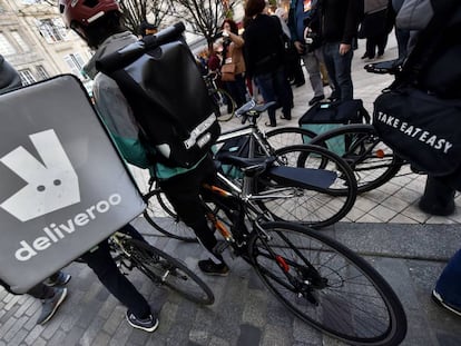 Barcelona no es la única ciudad en la que los repartidores de Deliveroo se han manifiestado. En la imagen, protestas en Burdeos el pasado mes de marzo.