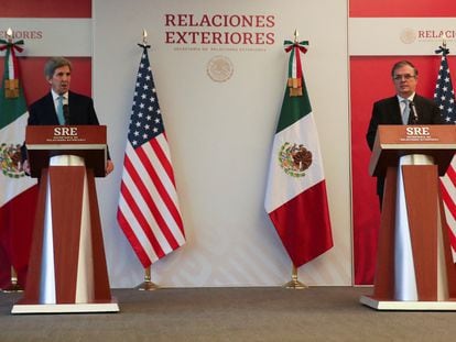 El enviado para el clima, John Kerry, y el canciller Marcelo Ebrard