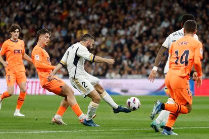 Disparo de Carvajal para marcar el primer gol del Madrid.
