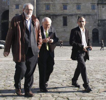 El presidente de la patronal, Antonio Fontenla (en el centro) con los l&iacute;deres gallegos de CC OO y UGT. / A.I.