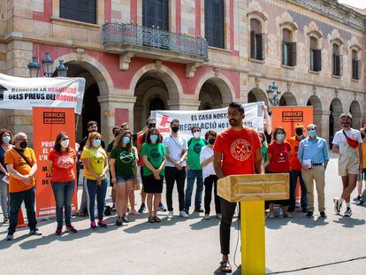 Entidades y partidos piden ante el Parlament al Gobierno que no recurra la Ley catalana del alquiler ante el Tribunal Constitucional.