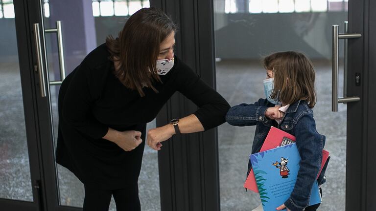 Escuela Els Til.lers en el primer día de vuelta a la escuela tras el inicio de la fase 2, en junio.