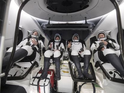 Aki Hoshide,Megan McArthur,Shane Kimbrough,Thomas Pesquet , la tripulación del SpaceX Dragon Endeavour tras la llegada a la Tierra