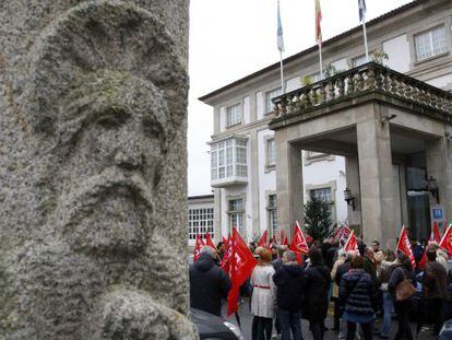 Concentraci&oacute;n de trabajadores del Parador de Ferrol.