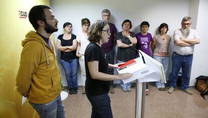 Una imagen de los diputados de la CUP. En primer plano, Albert Botrán, de Poble Lliure.