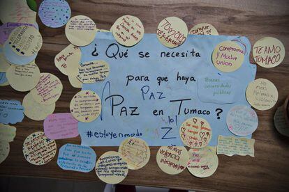 Pancarta con mensajes escritos por los visitantes del Centro de la Memoria de Tumaco.